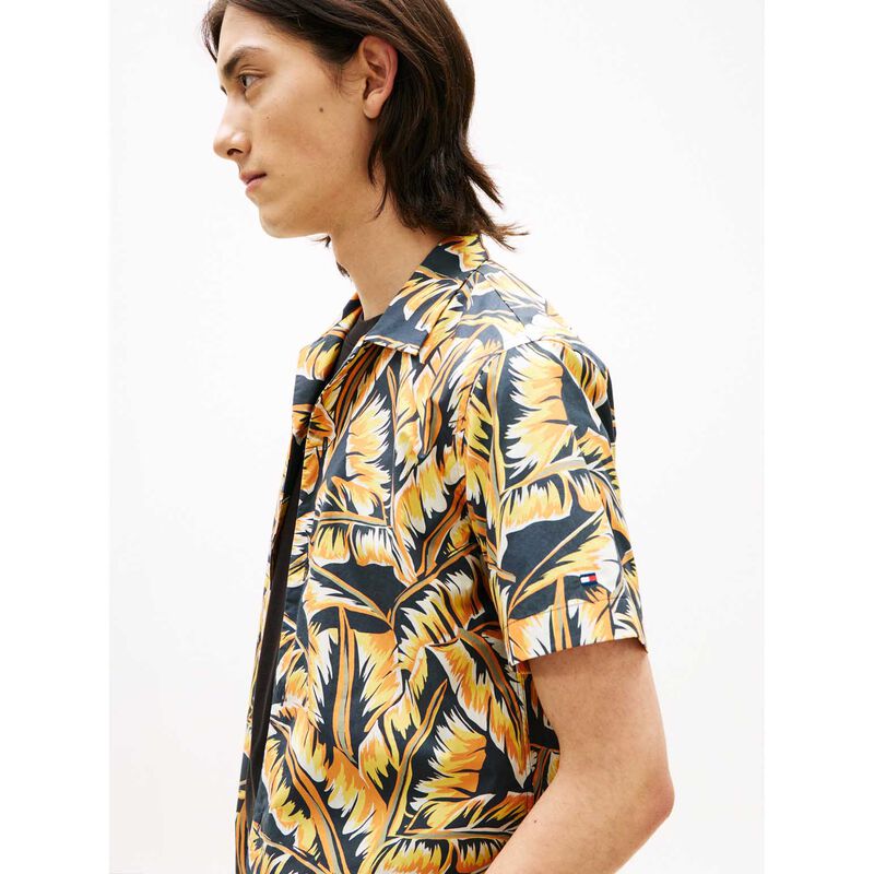 Tommy Hilfiger Regular Fit Paper Touch Short Sleeve Shirt image number 2